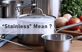 Uma seleção de utensílios de cozinha em aço inoxidável de uso doméstico, demonstrando as propriedades não reativas e resistentes à corrosão do material, que o tornam ideal para uso na cozinha. Imagem em destaque para um artigo intitulado "O que significa aço inoxidável?".